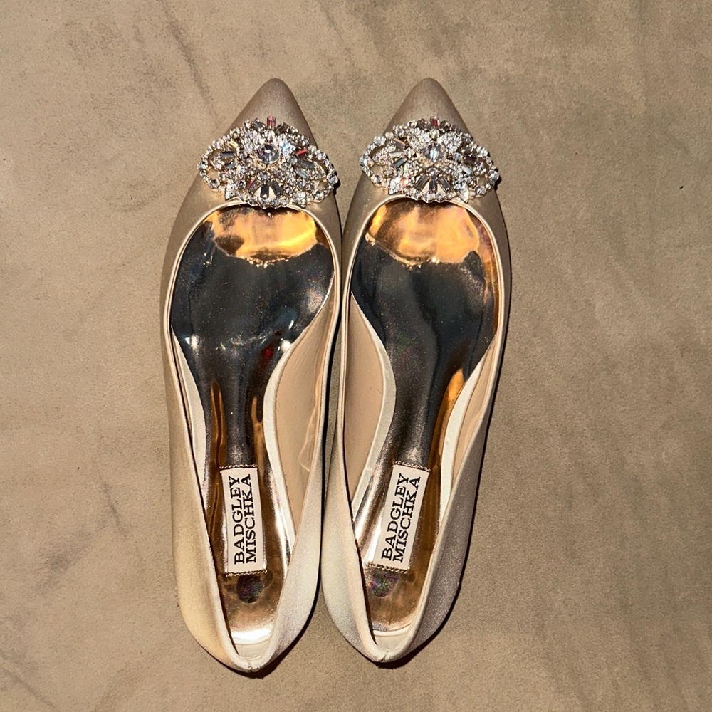 NWOT Badgley Mischka Elegant Cream Embellished Loafers